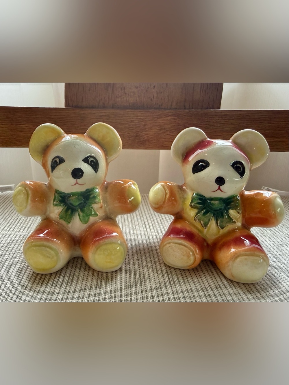Rare Salt & Pepper Red Panda Bear Ceramic Vintage Shakers w/stoppers